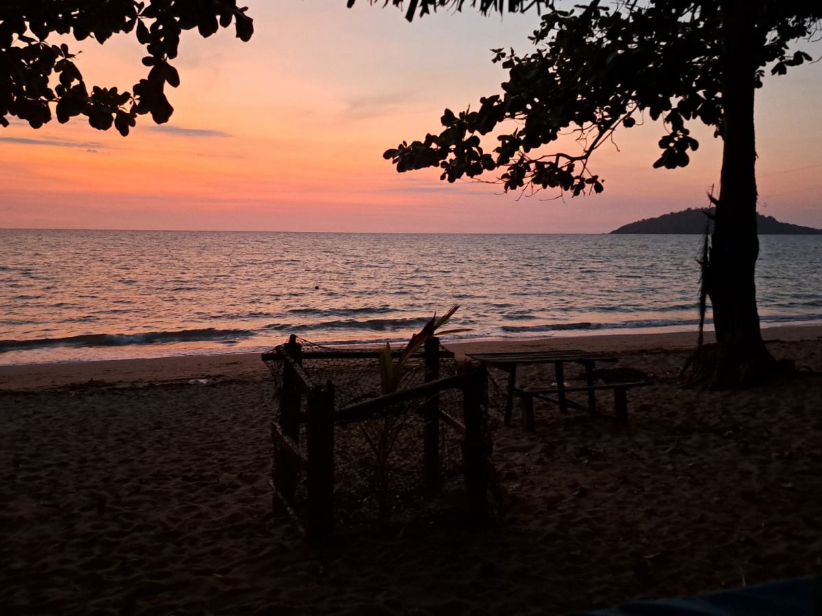 Sunset beim Dinner am Strand